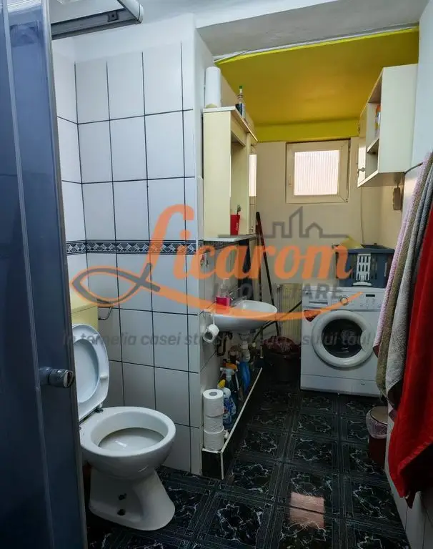 Corp de casa 4 camere zona Nicopole,curte comuna cu 1 familie.