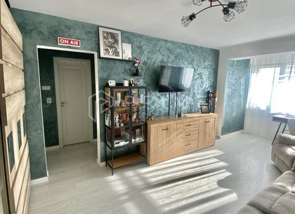 Apartament cu 2 camere, renovat și mobilat – Vedere panoramică