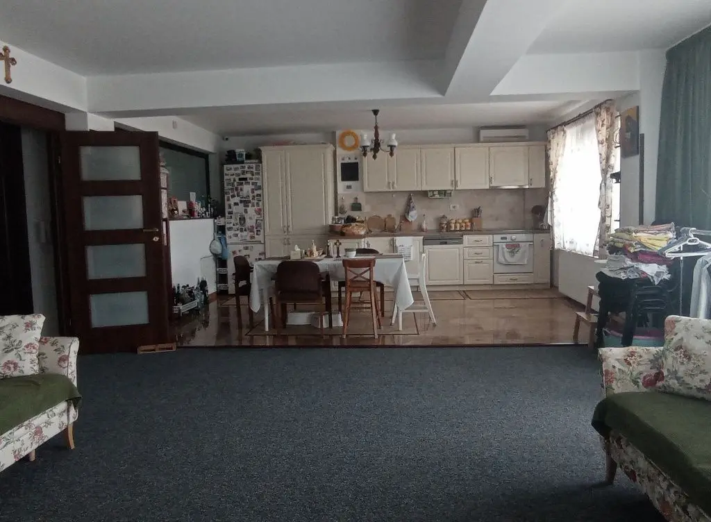 Casa unifamiliala pretabil sediu firma în cartierul Vatra Luminoasa