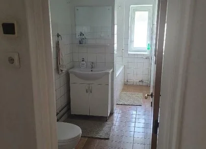BRASADAS închiriază ap 2 camere decomandate Piata Unirii.