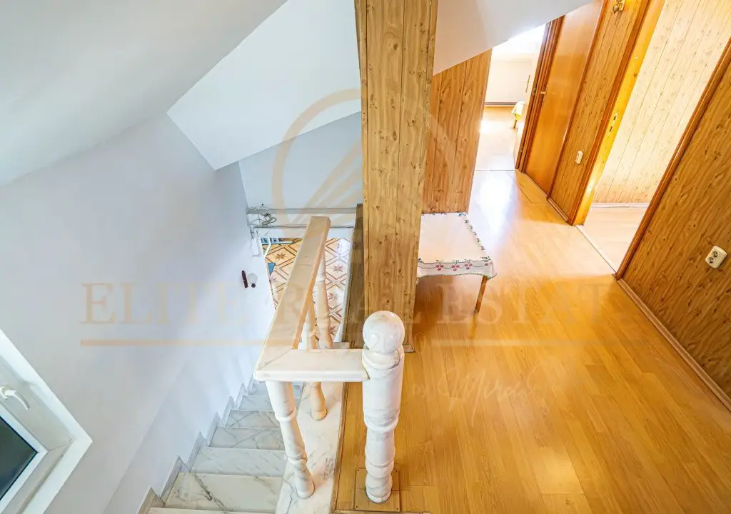 Duplex luminos și bine compartimentat, situat într-un imobil construit în 2003,