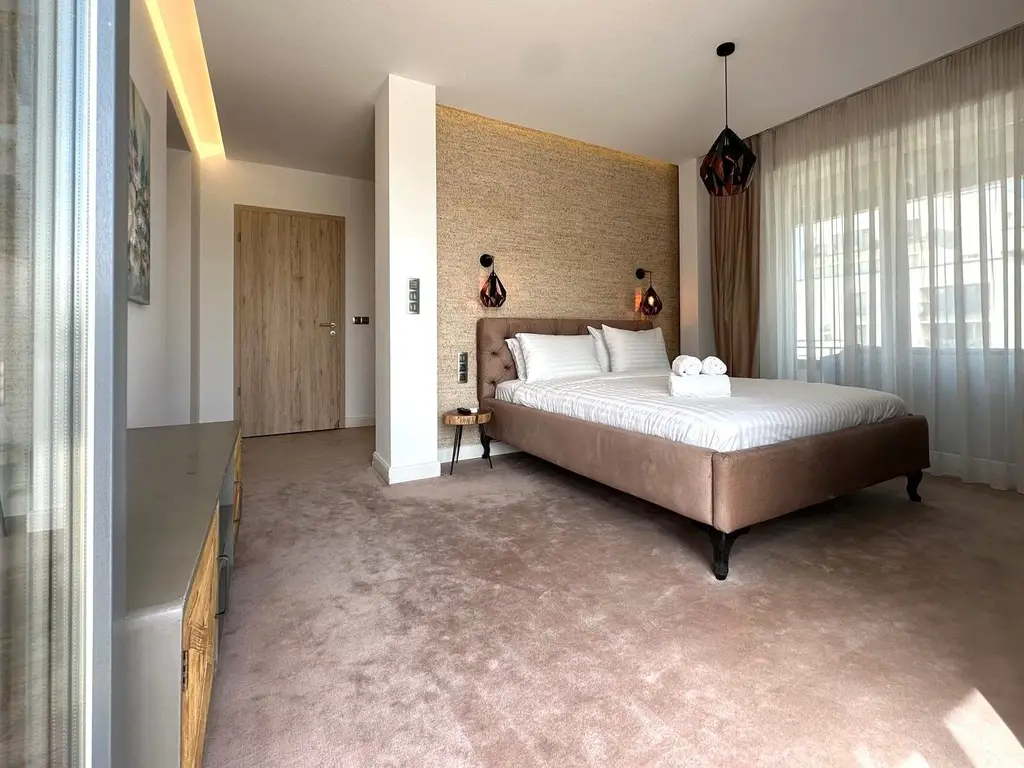 Inchiriem penthouse LUX 4 camere cu terasa de 122 mp zona Coresi