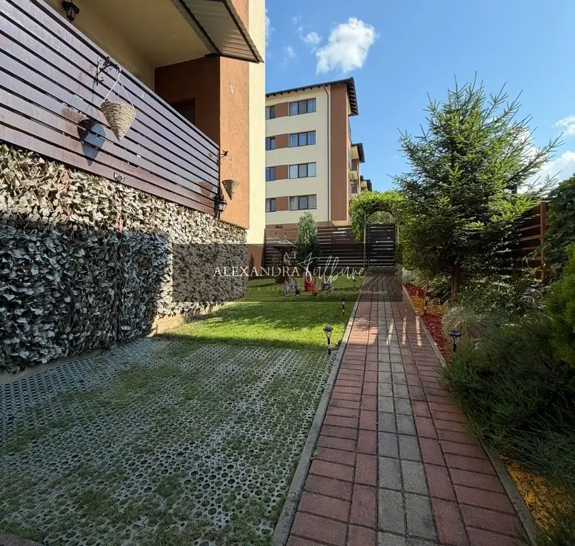 Apartament 3 camere, curte, boxa, parcare, Sub Cetate