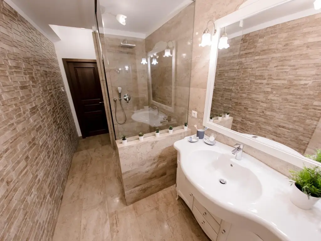 Universitate apartament 5 camere 220 mp de inchiriat