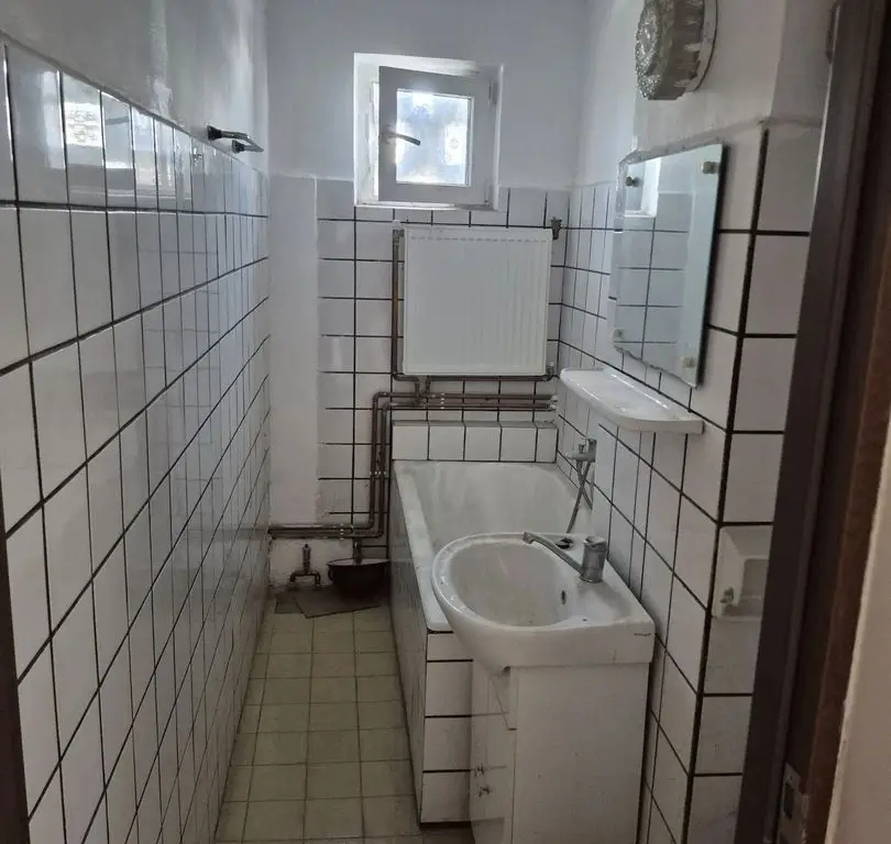 Apartament 3 camere | 55 mp | Centrală proprie | Piața Doina |