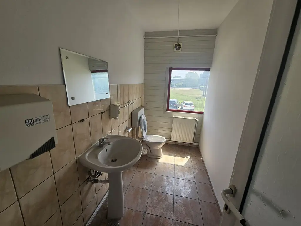 Hala industrială– 1.800 mp + birouri 400 mp | DN73, Maracineni