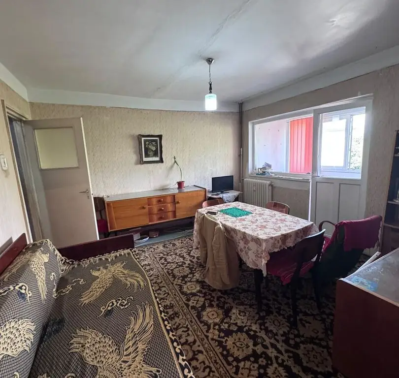 Apartament 3 camere de vânzare – Zona Pieței Centrale