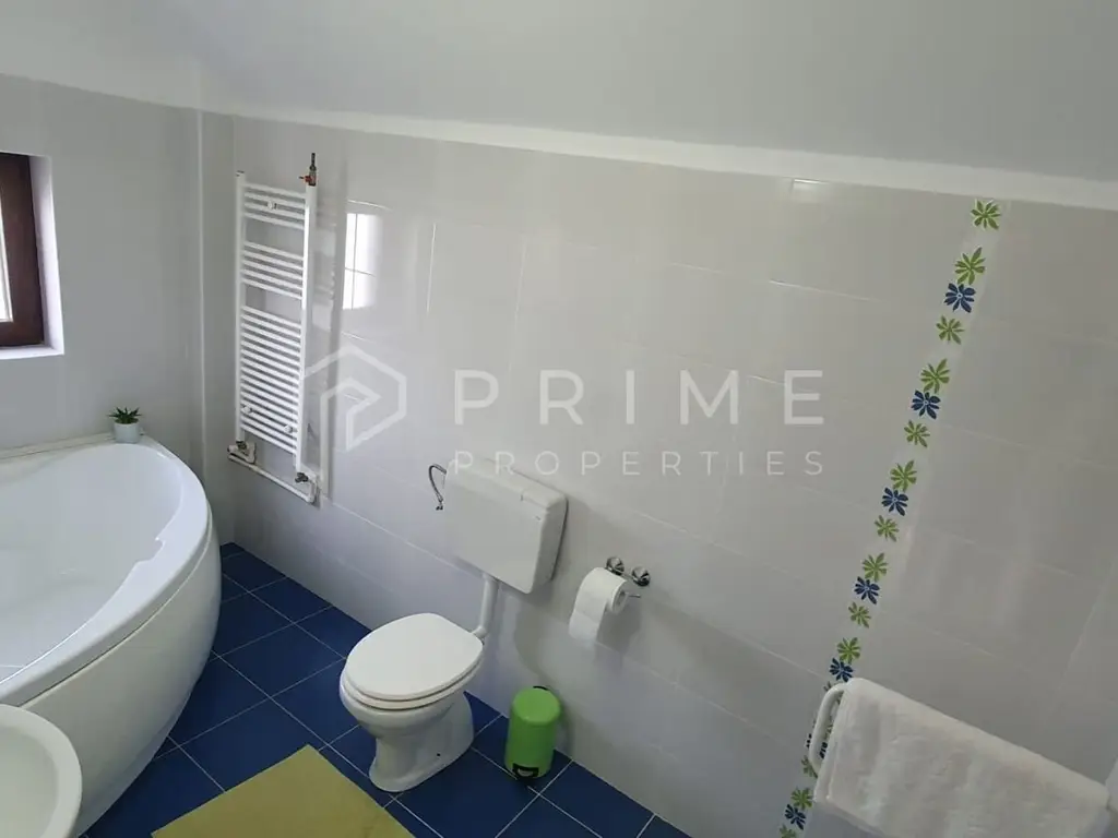 Casă individuală elegantă – Corunca, curte spațioasă