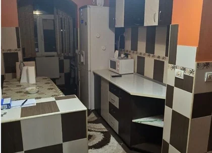 Apartament 2 camere decomandat, et.1, centru, mobilat, parcare