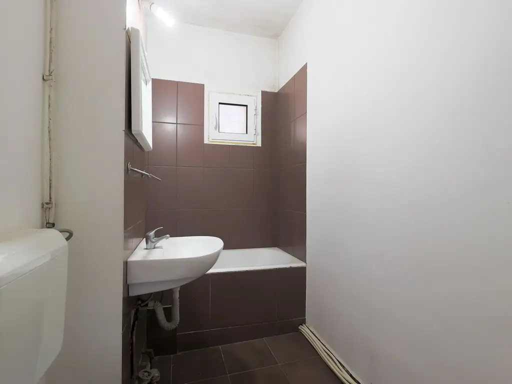 PRET NOU! Apartament decomandat 3 camere - str. Horia - COMISION 0%