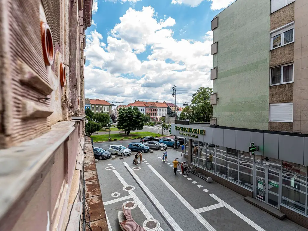 Apartament ultracentral cu 3 camere plus un bonus Comision 0