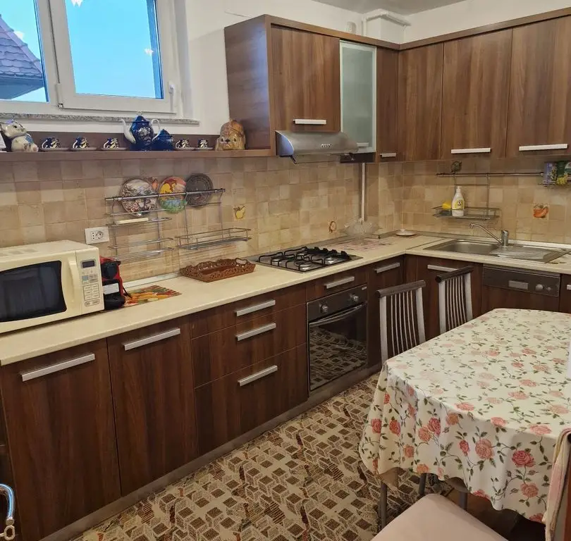 Ag BRASADAS închiriază ap 2 cam 86mp Etaj 2/3 zona ROMANA.