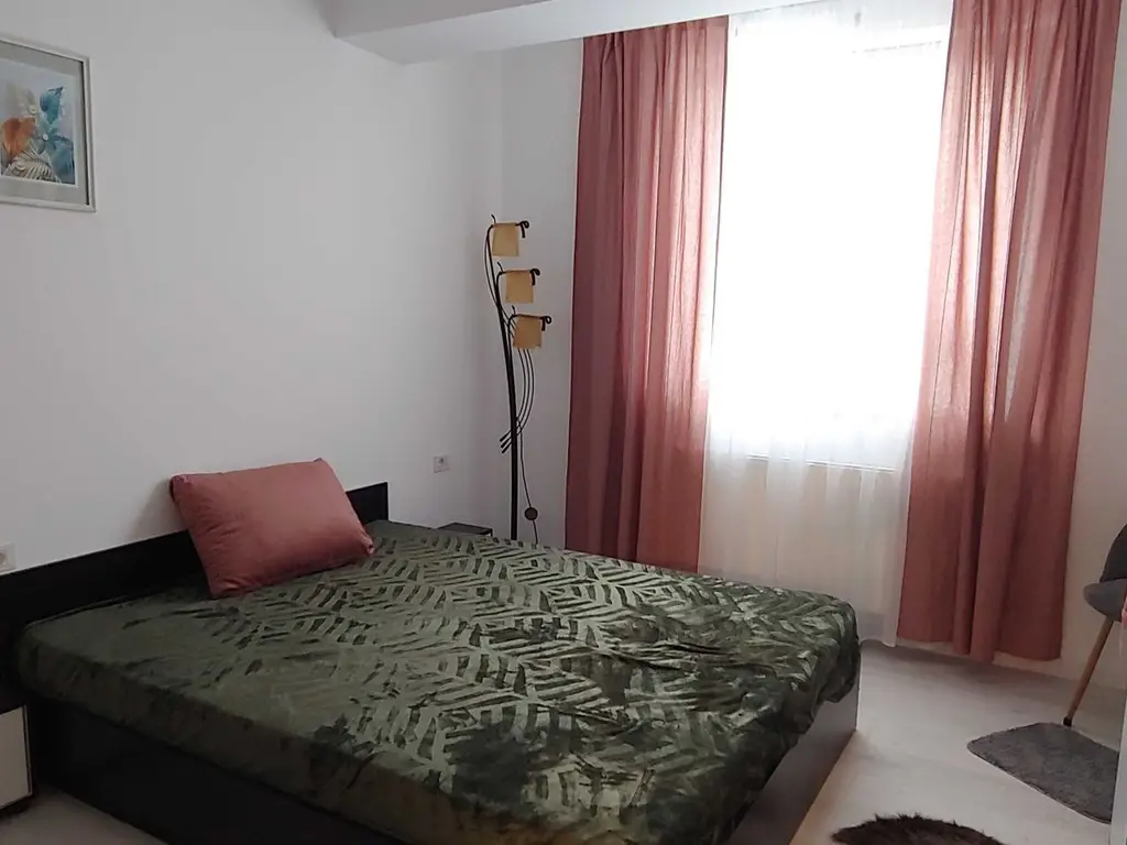 Inchiriez apartament nou 3 camere + 2 băi, lângă parcul Titănel