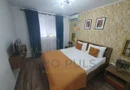 Casa + 5 apartamente + spatiu de inchiriat + parcari. Pretabil locuit + afacere