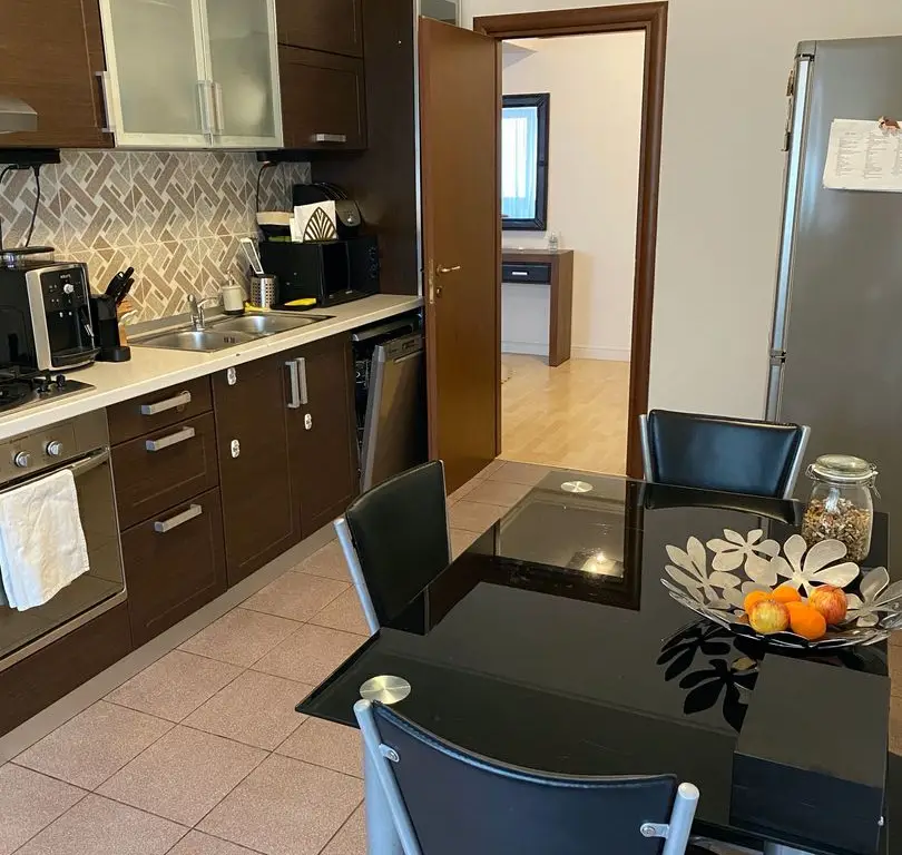 Inchiriere apartament 3 camere zona Mall Vitan