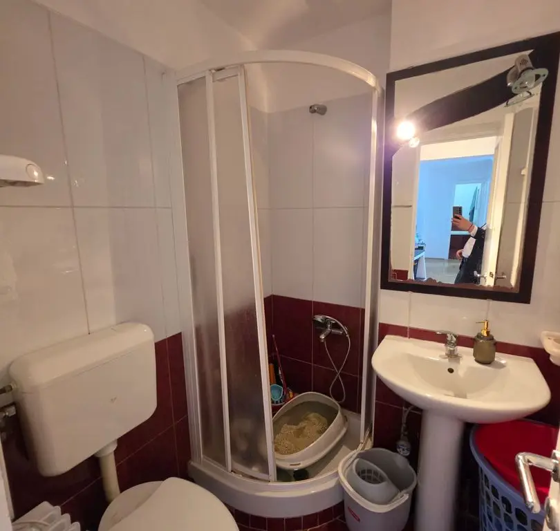 Vand apartament cu 4 camere aproape de centru