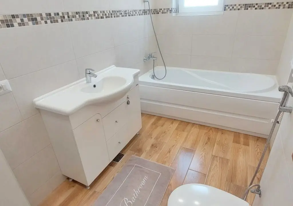 De vânzare casă premium tip duplex, vedere spre Lacul Brates, comision 0%