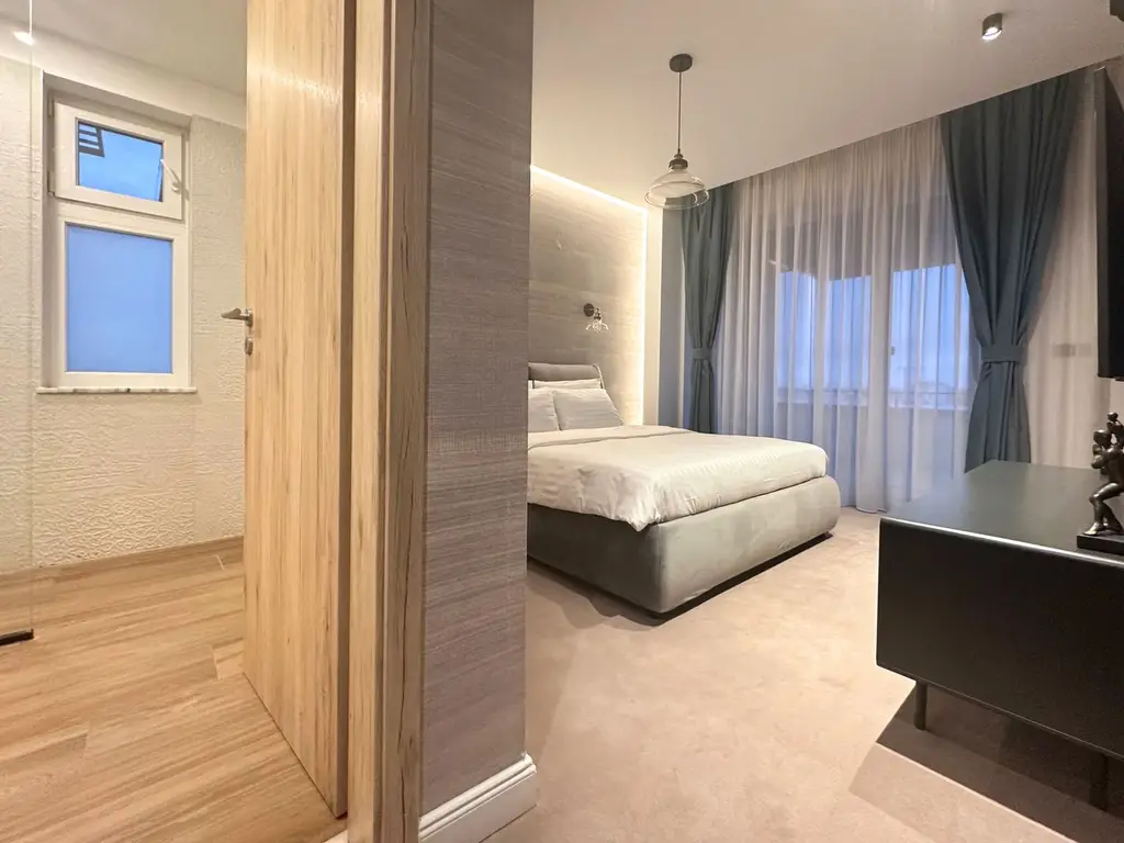 Penthouse de LUX 4 camere cu terasă spectaculoasă de 122 mp + jacuzzi