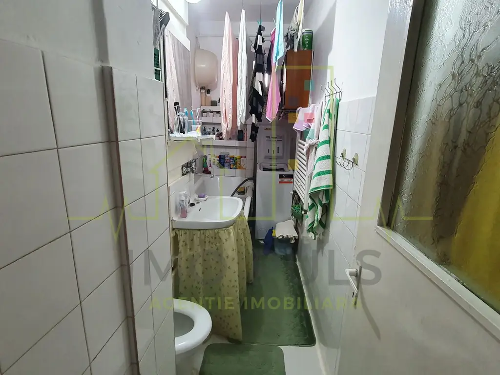 3 Camere. Centrala proprie.Bloc cu acoperis.