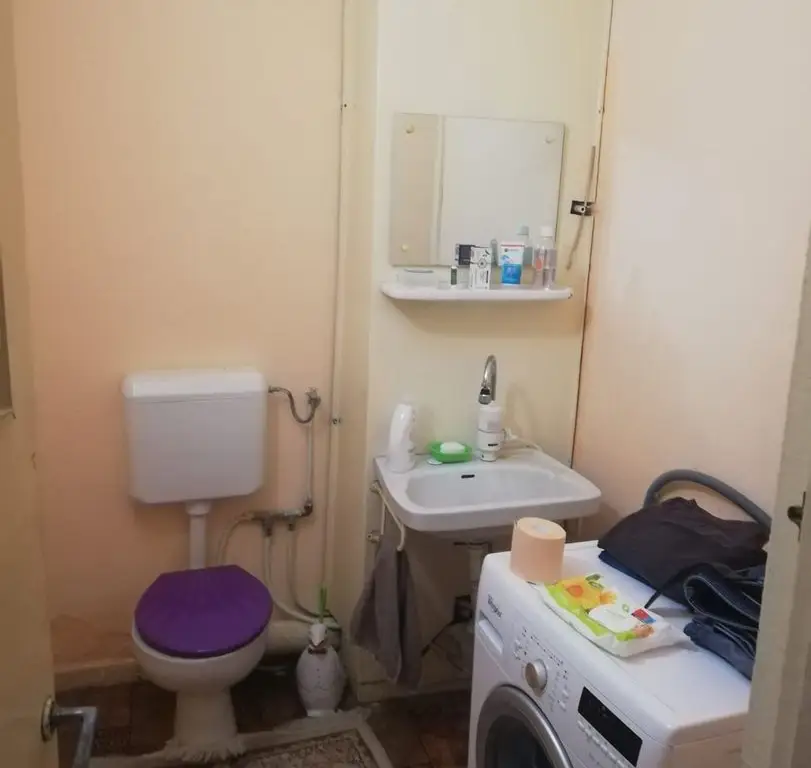 ageuropa.ro vinde ap 2 cam la etajul 4 în Carpați 2.