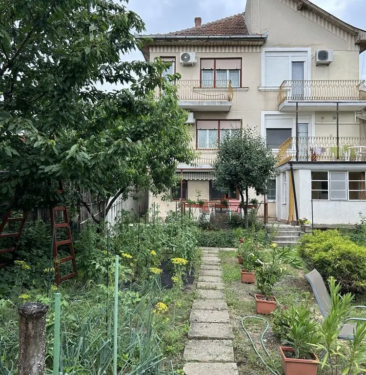 BRASADAS vinde casa pe strada Paris.