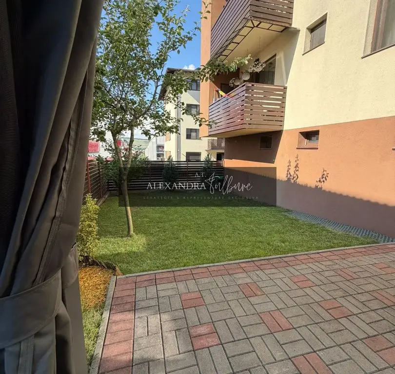 Apartament 3 camere, curte, boxa, parcare, Sub Cetate