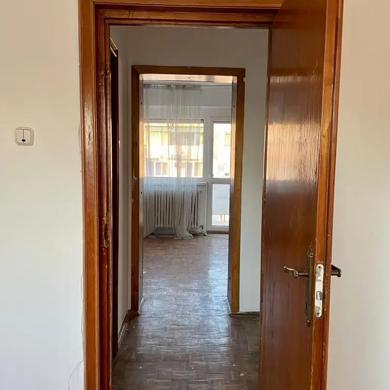 BRASADAS vinde ap 2 cam etaj 4/4 Calea Traian.