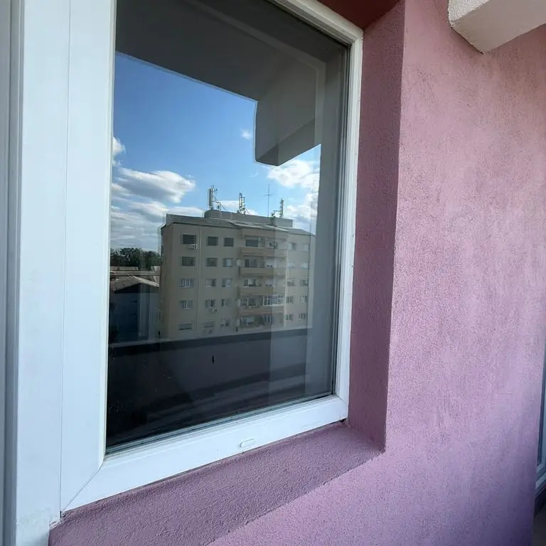 BRASADAS vinde ap 3 cam etaj 7/8 Micro 17 – Recent renovat.