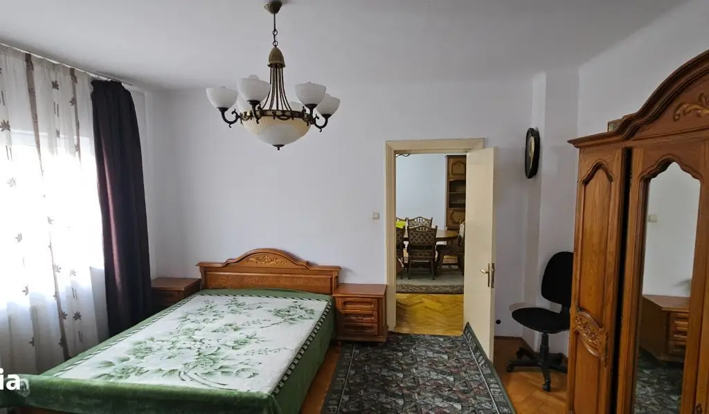 Vila P+1 Piața Muncii , strada Orzari, apartament cu 3 camere la Parer