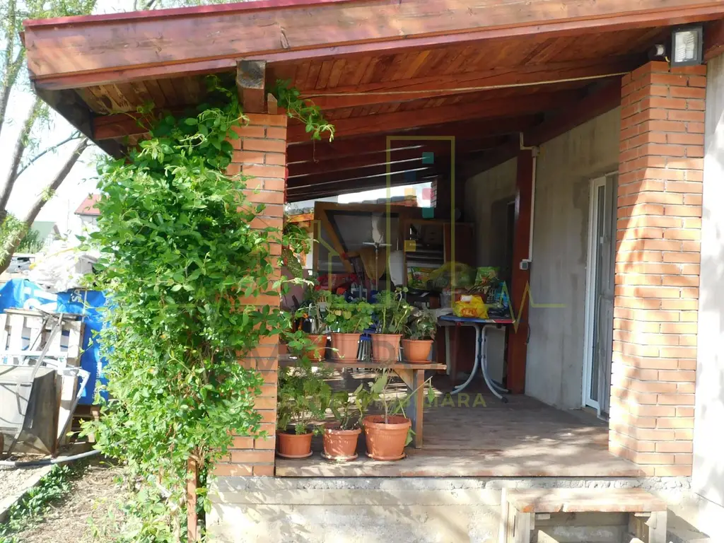 Casa individuala. 2 fronturi. Pozitie buna.