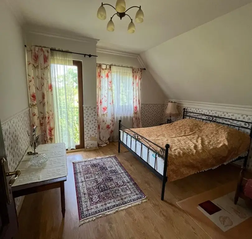 Casă elegantă, spațioasă, ideală pentru familie – Sanmihaiu Roman