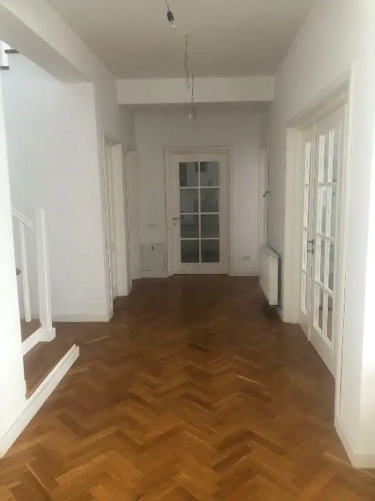 Casa individuala langa lacul Straulesti cu mutare imediata. Direct proprietar