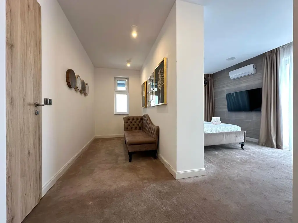 Inchiriem penthouse LUX 4 camere cu terasa de 122 mp zona Coresi