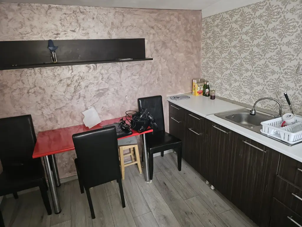 Casa 35 mp cu curte 300 mp, Micro 17 – Str. Oltului, 250 euro lunar