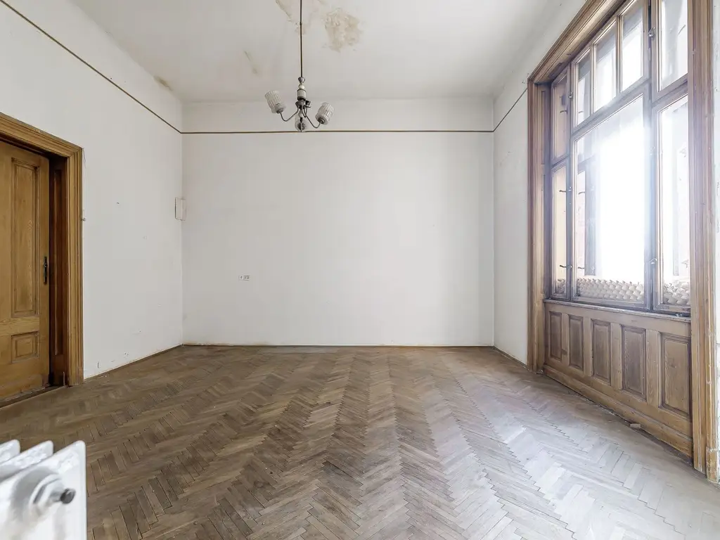 REZERVAT! Apartament cu 4 camere în Palatul Bohuș, Arad
