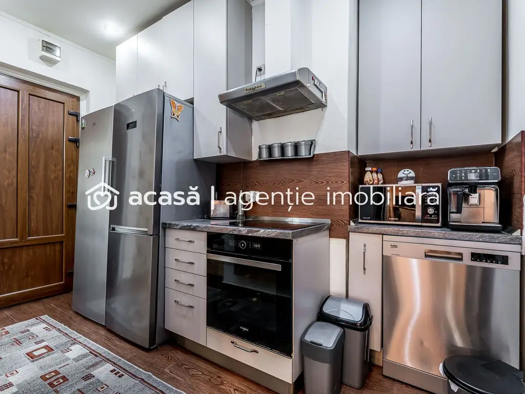 Apartament în centru cu acces auto și garaj propriu