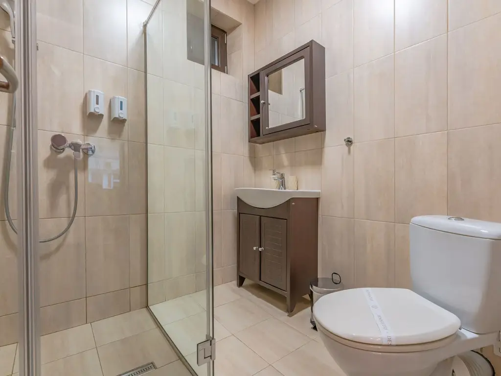 Pensiune Râșnov, 13 camere plus locuință proprietar, zonă Cetate