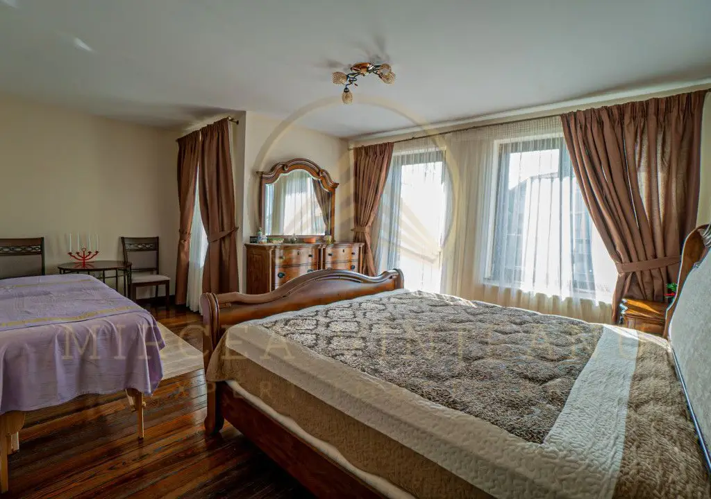Palazu Mare / Elvila - Vila deosebită compusă din S+P+2E, mobilata și utilata