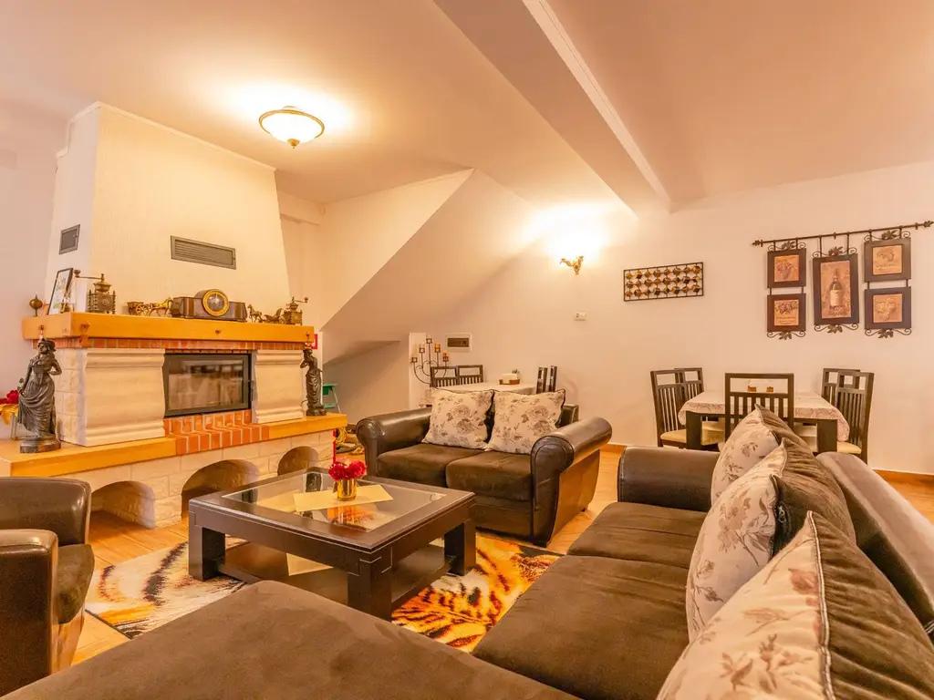 Pensiune Râșnov, 13 camere plus locuință proprietar, zonă Cetate