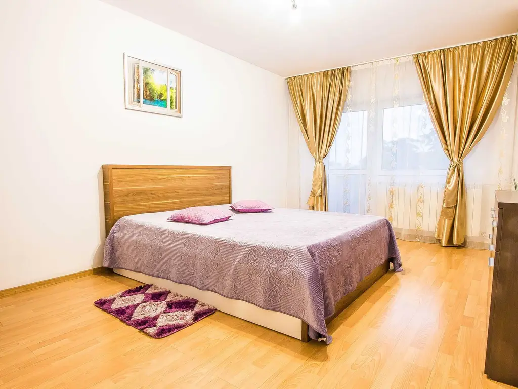 BRASADAS închiriază Ap 2 cam Et 2/10 B-dul Unirii.