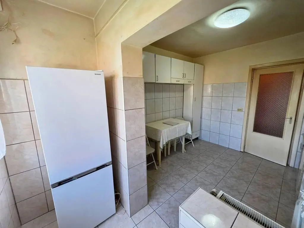 Vand apartament cu 2 camere decomandat in Calea Lipovei
