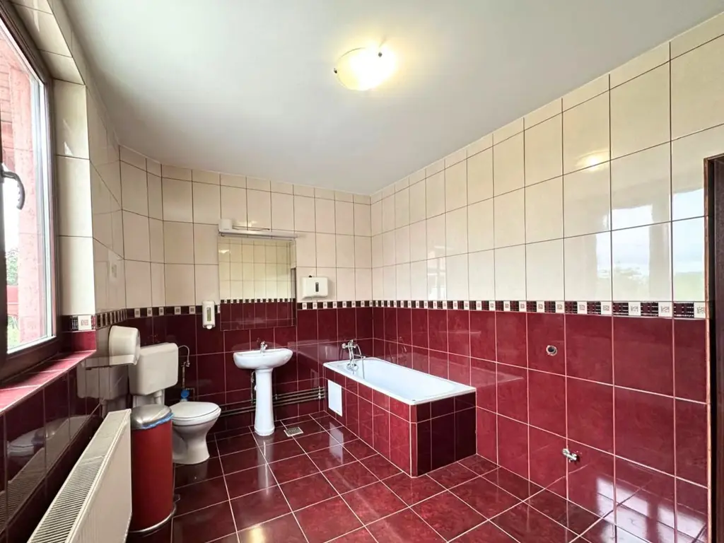 Casă complet renovată cu 4 camere și garaj generos Băneasa, Sector 1