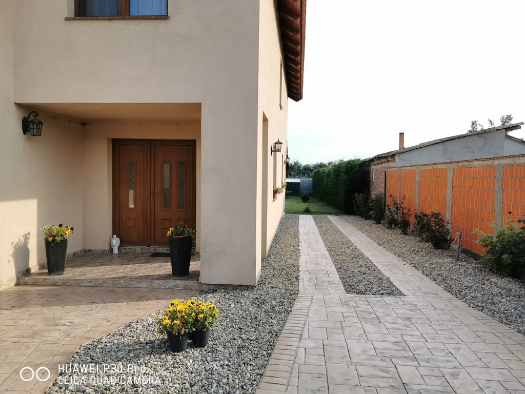 Ag EUROPA vinde casa NOUA 350mp în Odoreu cu 6 cam teren 9ari.