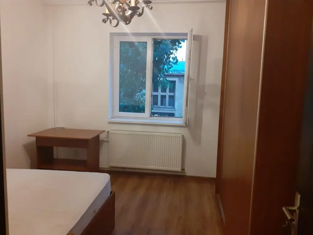 Închiriez apartament cu doua camere