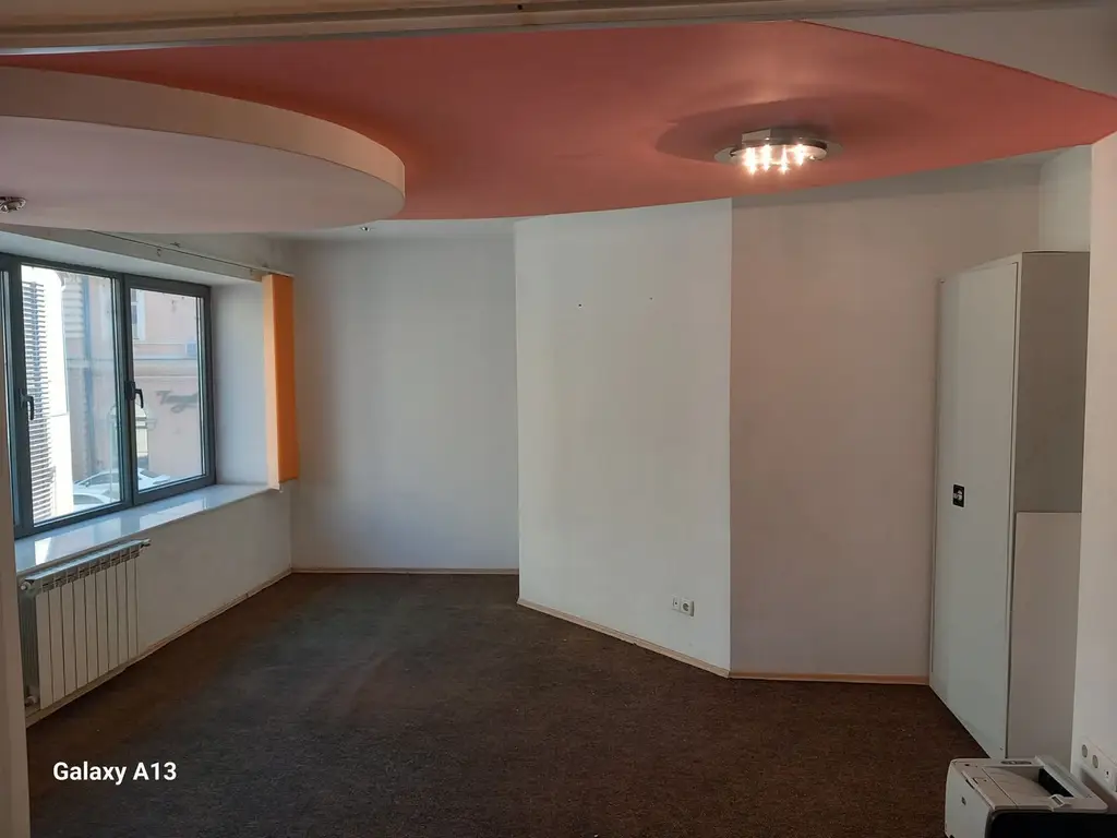 Ag BRASADAS închiriaza apt ULTRACENTRAL 82mp la etajul 1.