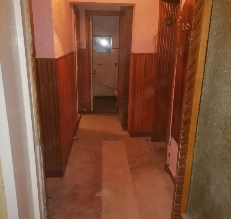 BRASADAS vinde apt 4 camere etaj 4/4 in centru.