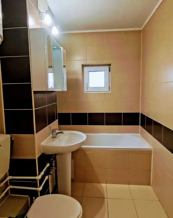 Inchiriez Ap 4 cam 110 mp cochet 2 bai Piata 1 Mai  Kiseleff