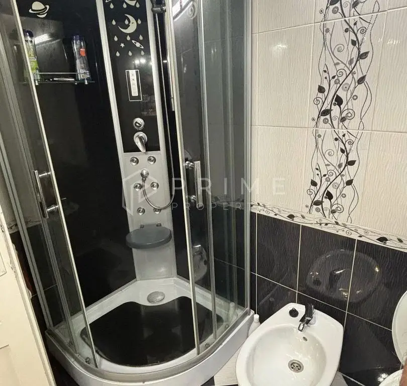 Casa cu front stradal, 7 Noiembrie, ideala clinica/cabinet/locuinta