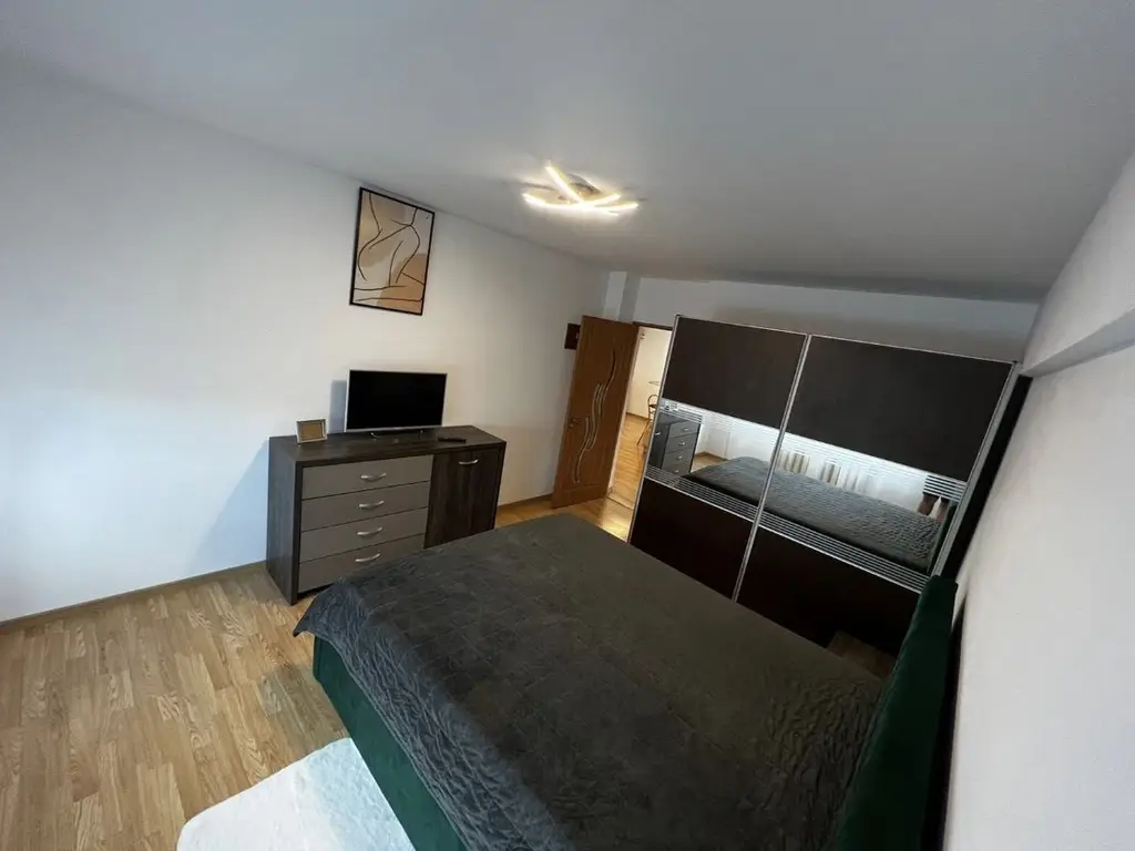 Ap 2 camere Delfinariu