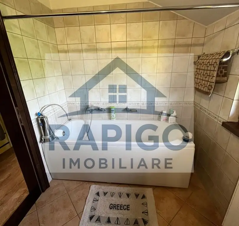 Casă elegantă, spațioasă, ideală pentru familie – Sanmihaiu Roman